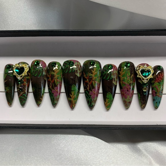 Tropical Sugar Skull Nails - Picture 5 of 7